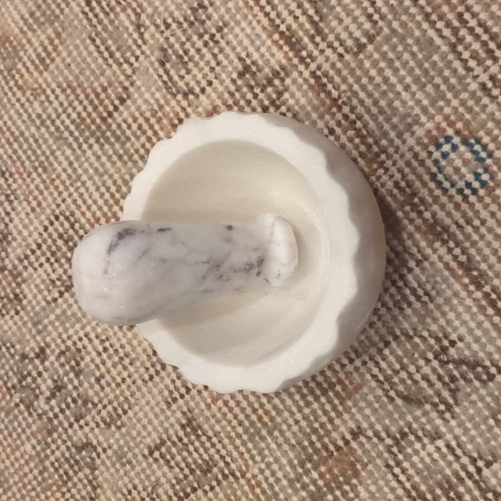 White Marble Mortar and Pestle Set - Picture 2 of 4